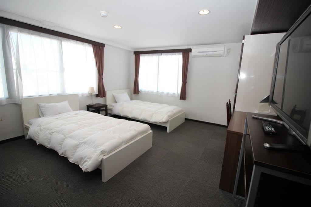 Hotel Chrysantheme Kyoto Exterior photo